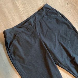 Woman’s size 14ps pants